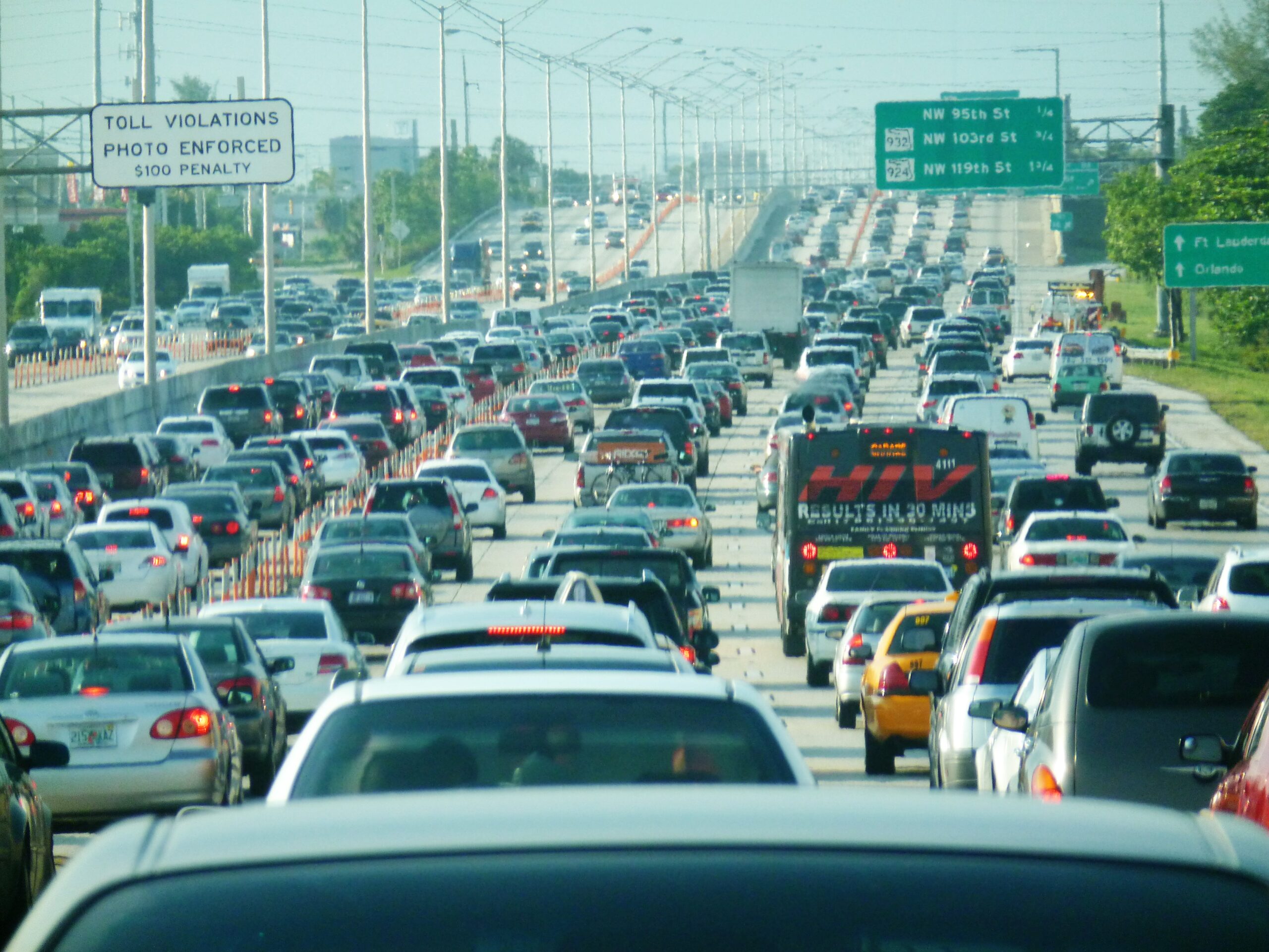 Miami_traffic_congestion_I-95_North_rush_hour